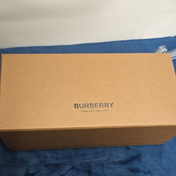 Burberry sunglasses - Picture 10 of 10